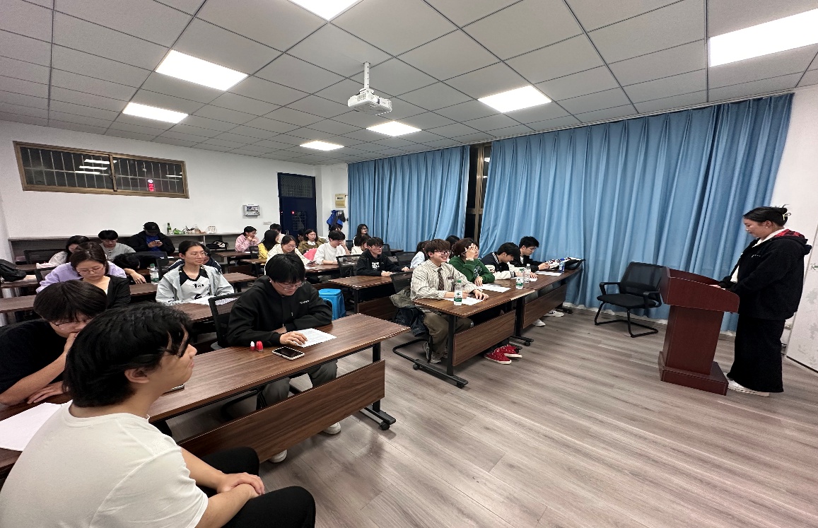 会议室里的人们AI 生成的内容可能不正确。